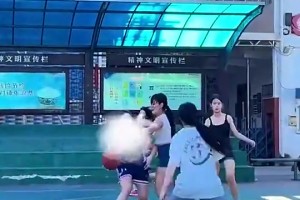 好看爱看！像这样的野球比赛，我坐场边能看一天