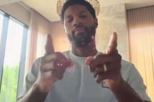JR：我用奖金买了辆法拉利F12！我老婆老是为这辆“小情人”吃醋